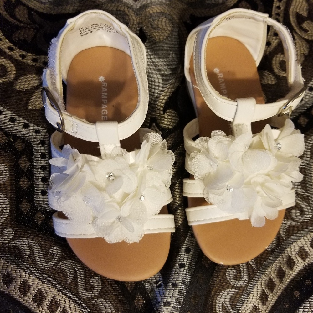 Girls sandal size 6